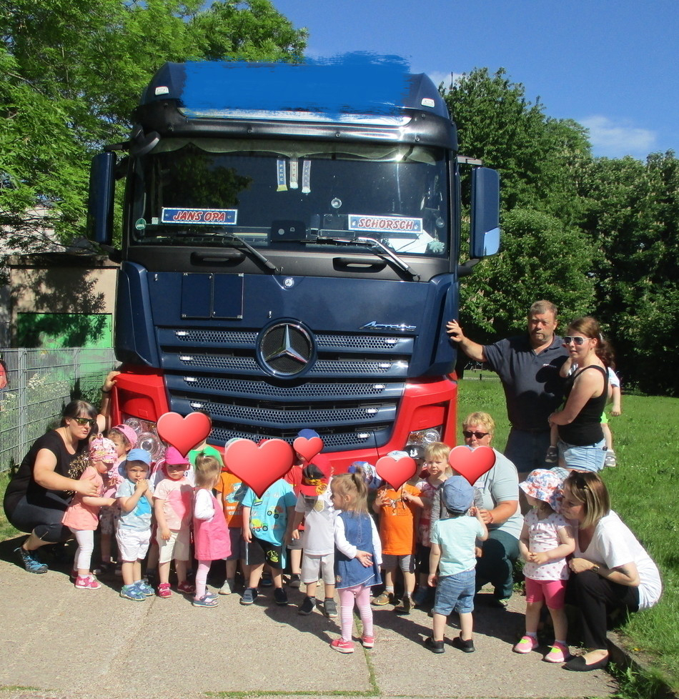 XXL-LKW auf Kita-Besuch