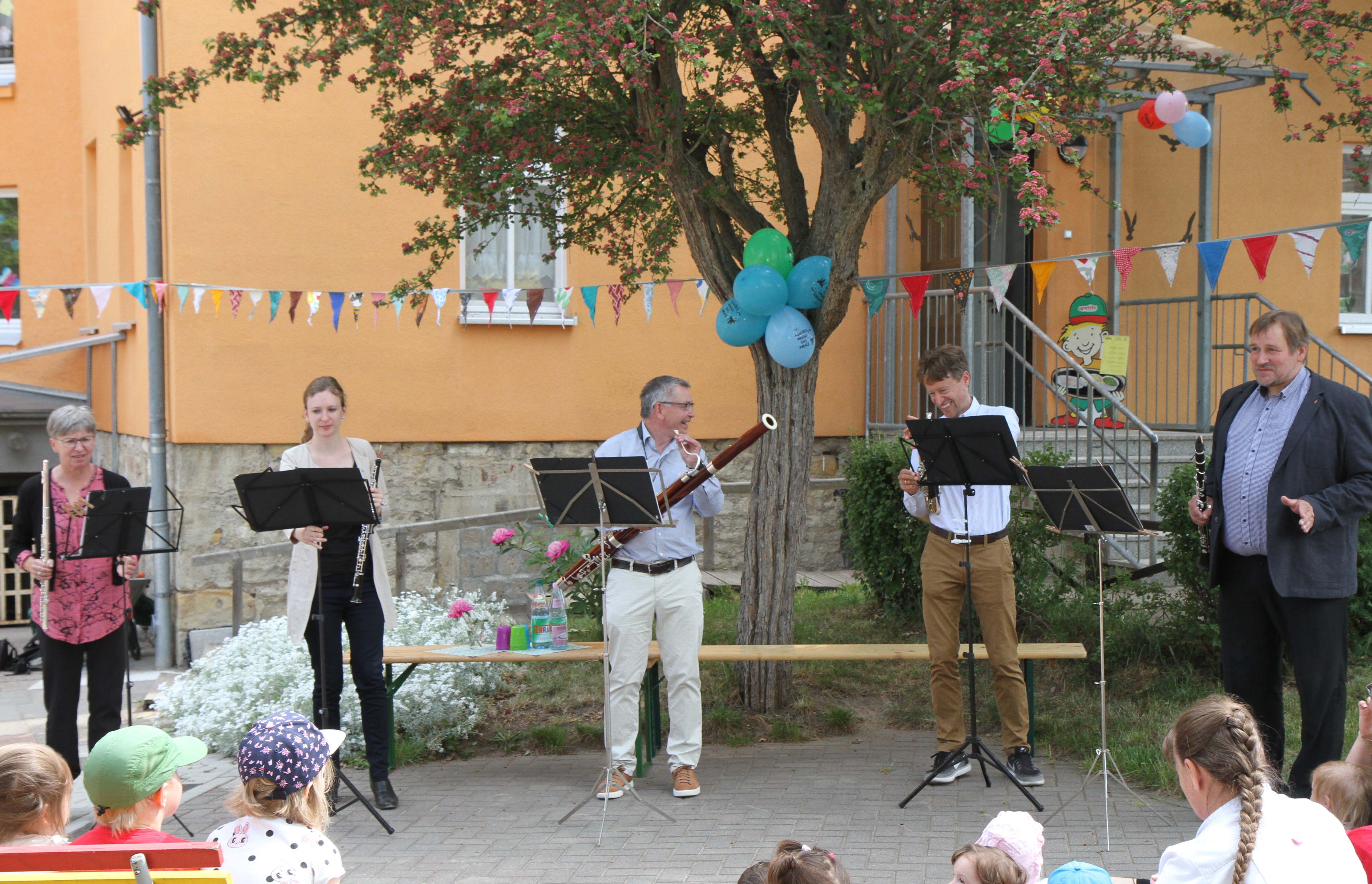 Ein Bläserquintett spielte im Kindergarten "Haus der Marienkinder"